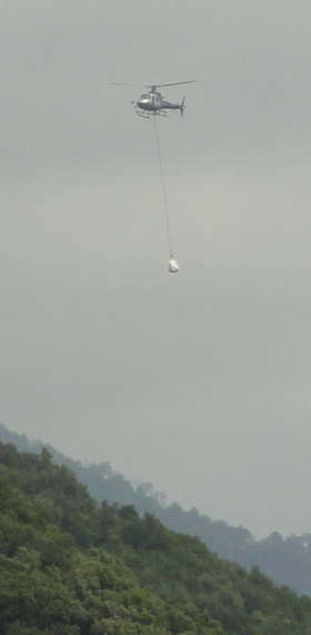 helicopterhulp boven Cinque Terre