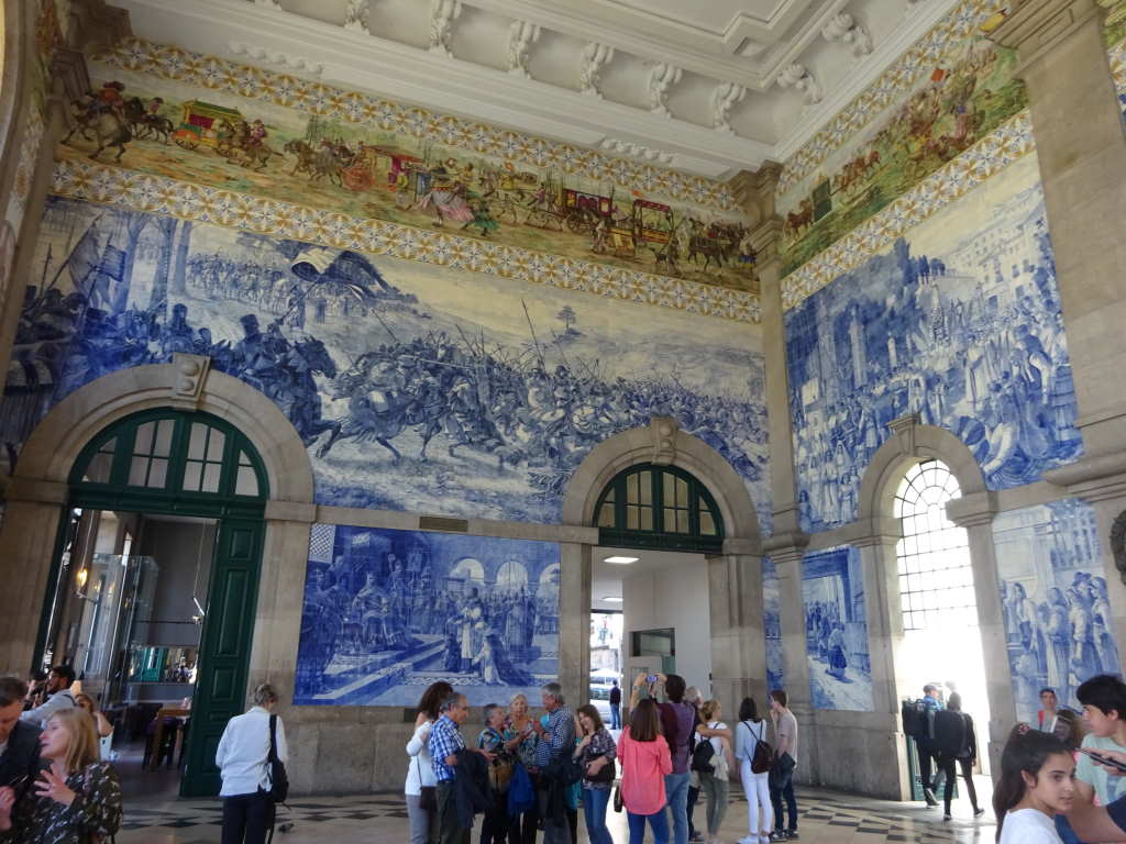 Porto azulejos in station